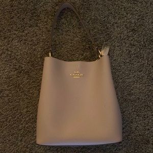 Light pink Coach handbag in excellent like new condition